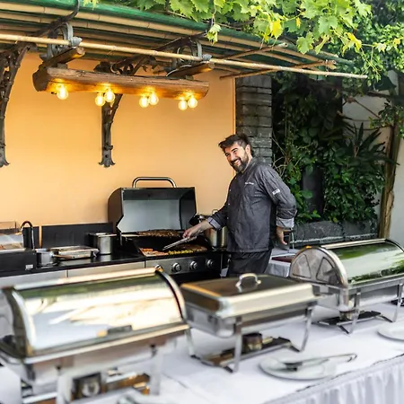 Ξενοδοχείο La Perla 3*